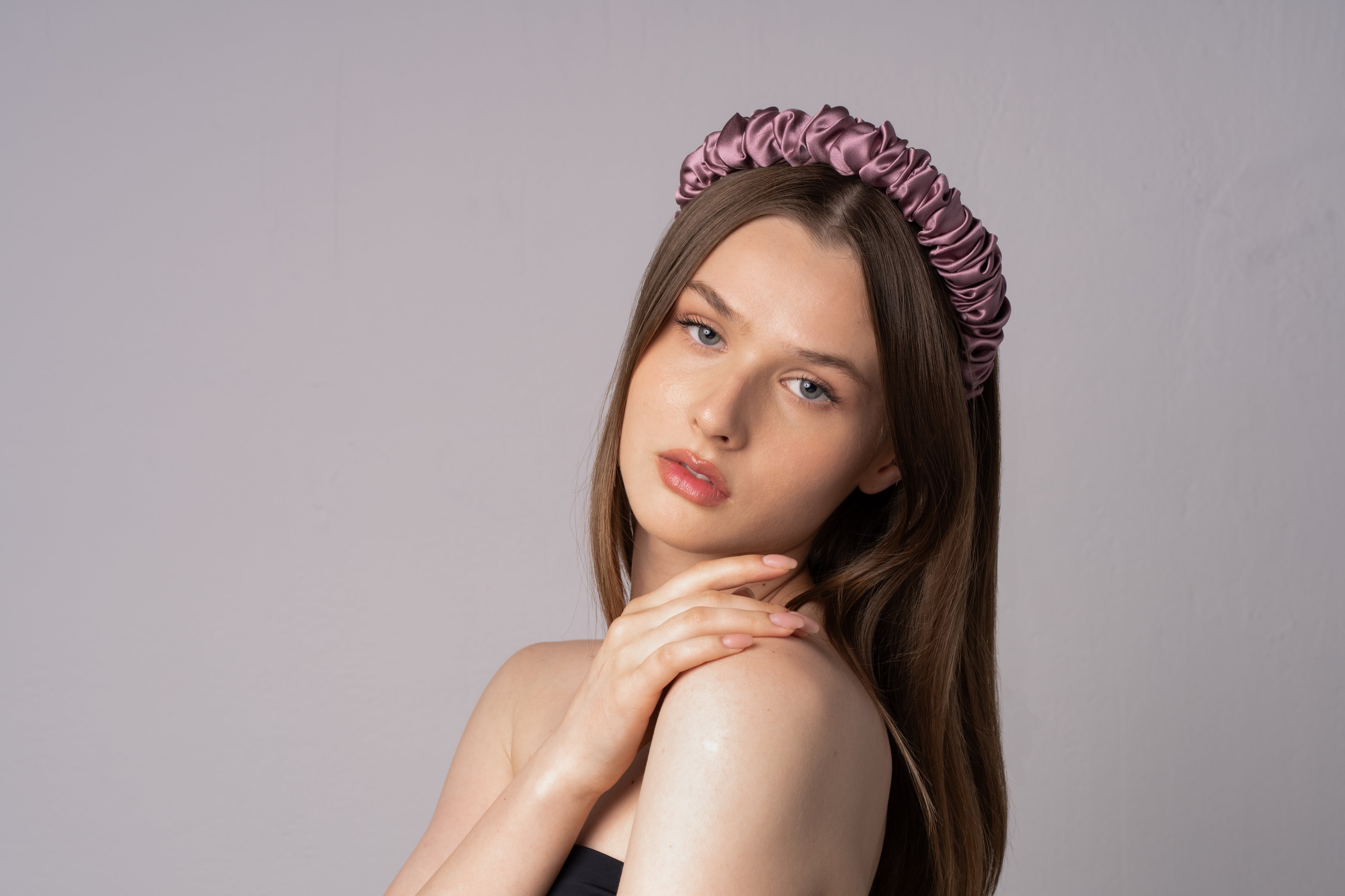 auburn haired model wearing the eclat purple headband